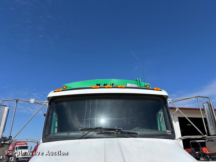 image for item FC4687 2006 Kenworth T300 refuse truck