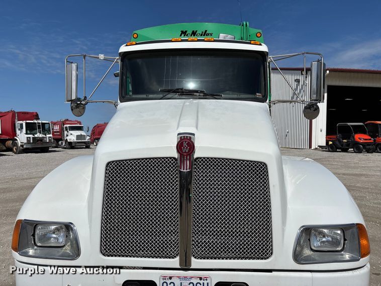 image for item FC4687 2006 Kenworth T300 refuse truck