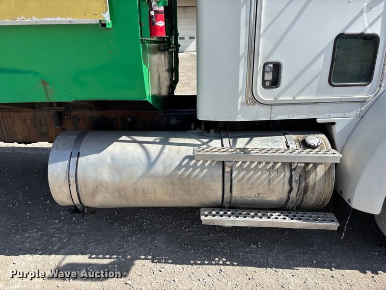 image for item FC4687 2006 Kenworth T300 refuse truck