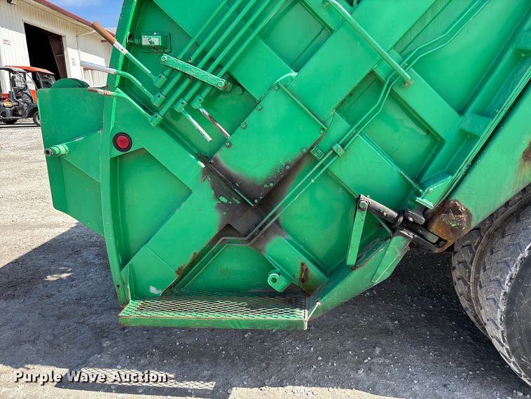 image for item FC4687 2006 Kenworth T300 refuse truck