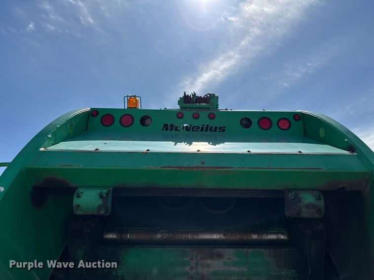 image for item FC4687 2006 Kenworth T300 refuse truck