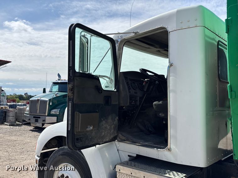 image for item FC4687 2006 Kenworth T300 refuse truck