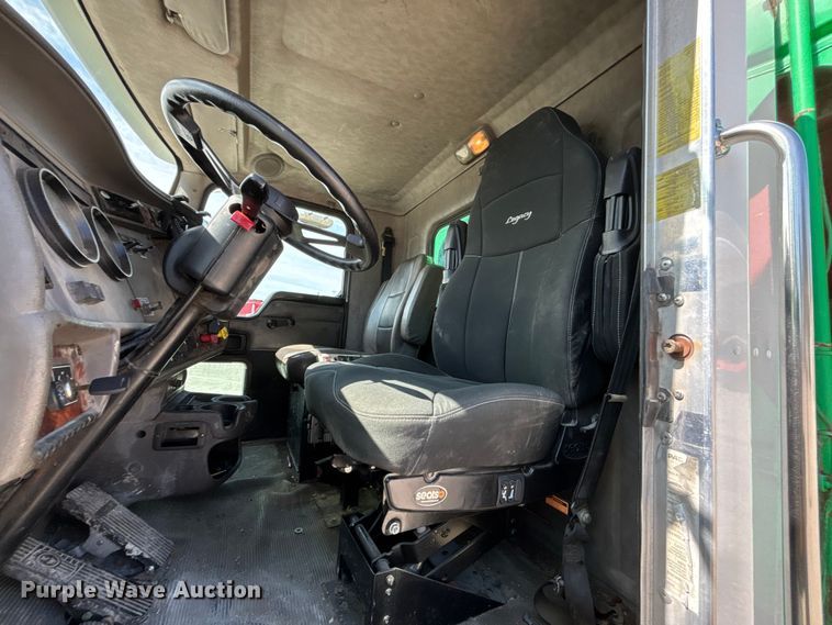 image for item FC4687 2006 Kenworth T300 refuse truck
