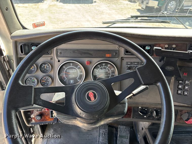 image for item FC4687 2006 Kenworth T300 refuse truck