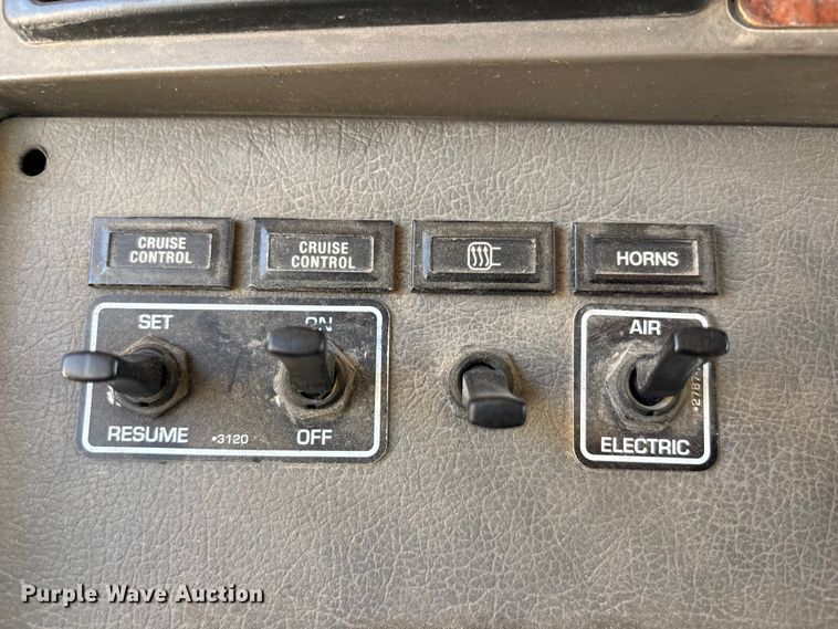 image for item FC4687 2006 Kenworth T300 refuse truck