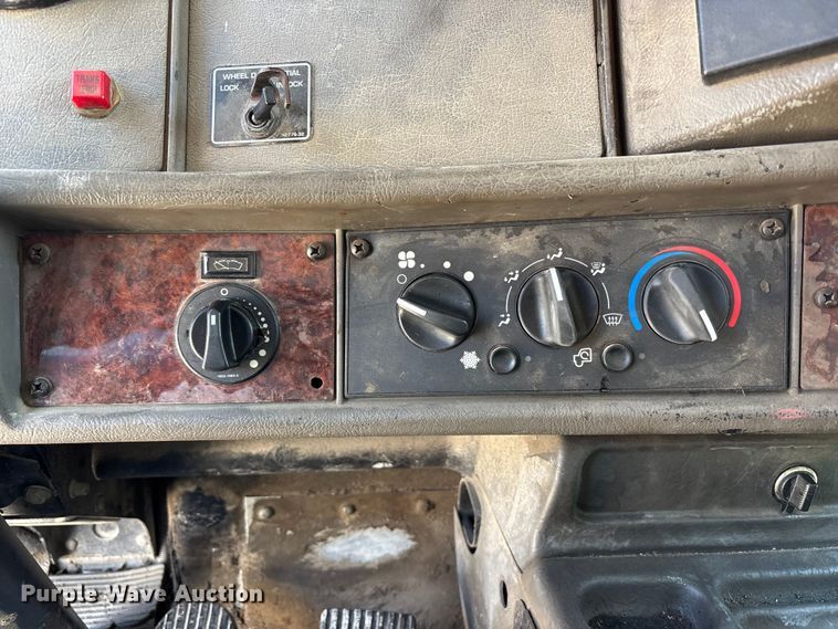 image for item FC4687 2006 Kenworth T300 refuse truck