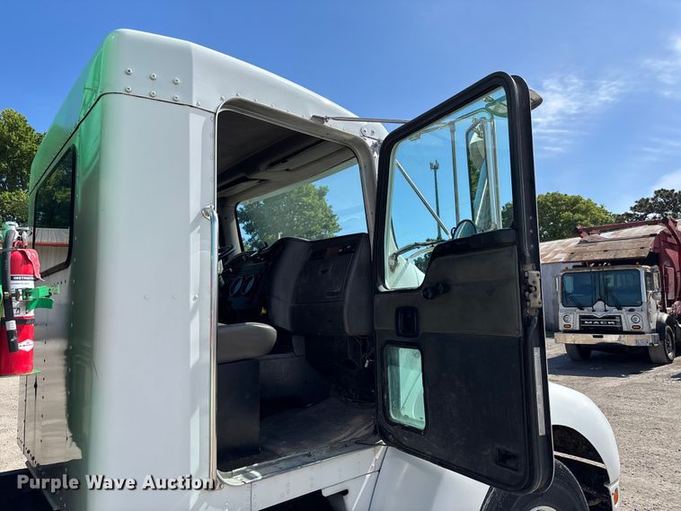 image for item FC4687 2006 Kenworth T300 refuse truck