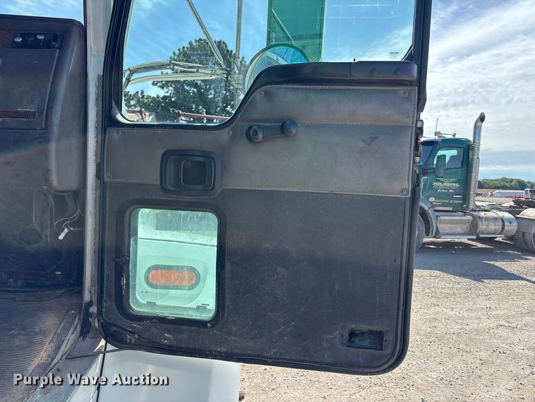 image for item FC4687 2006 Kenworth T300 refuse truck
