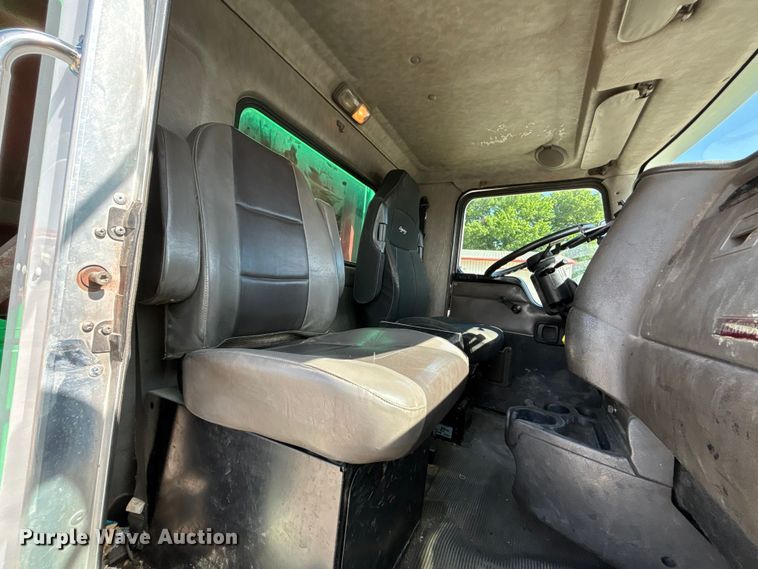 image for item FC4687 2006 Kenworth T300 refuse truck