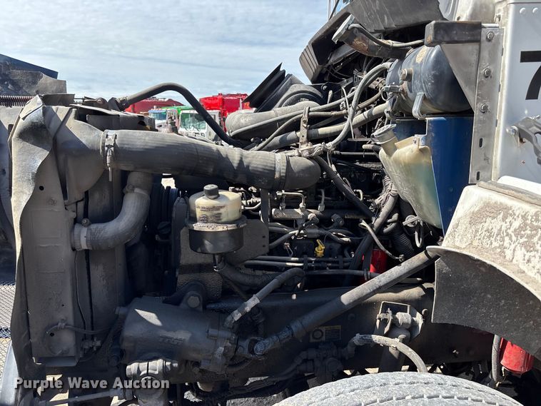 image for item FC4687 2006 Kenworth T300 refuse truck