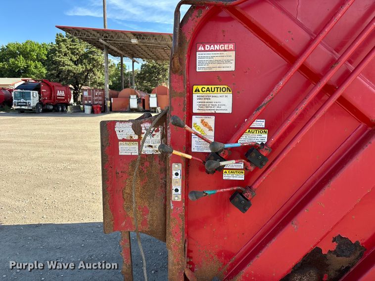 image for item FC4688 2014 Kenworth T370 refuse truck