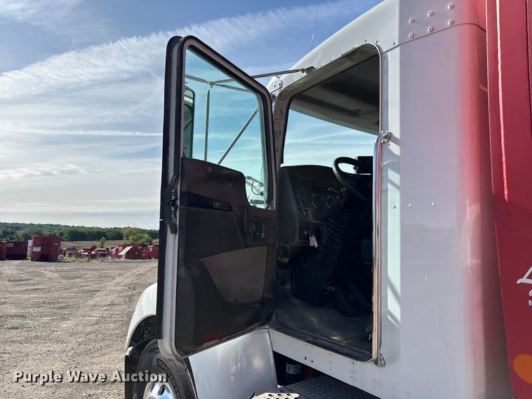 image for item FC4688 2014 Kenworth T370 refuse truck