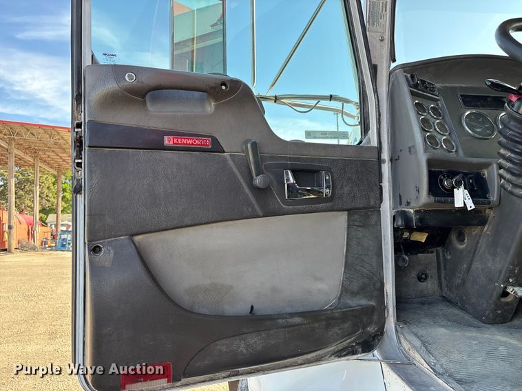 image for item FC4688 2014 Kenworth T370 refuse truck