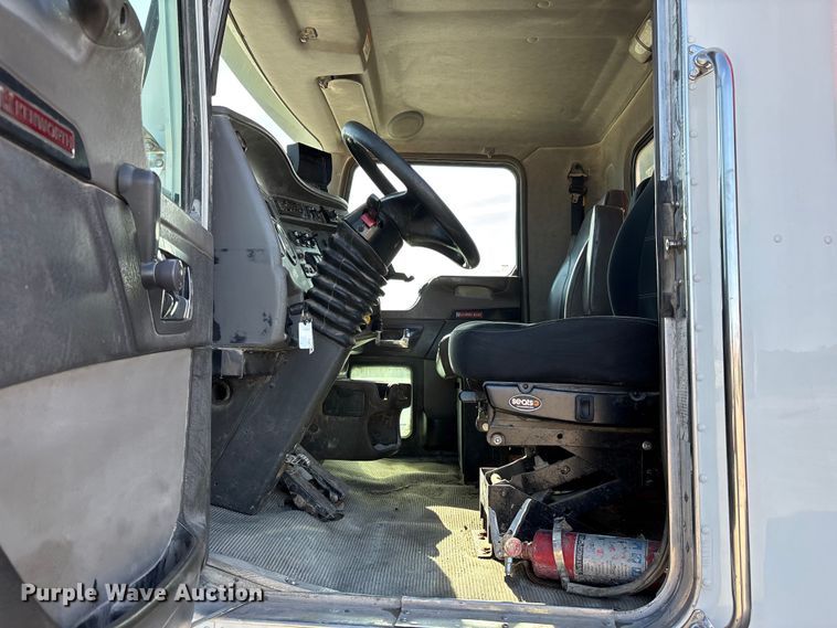image for item FC4688 2014 Kenworth T370 refuse truck