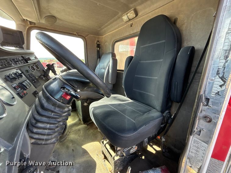 image for item FC4688 2014 Kenworth T370 refuse truck