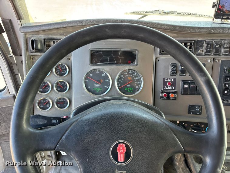 image for item FC4688 2014 Kenworth T370 refuse truck