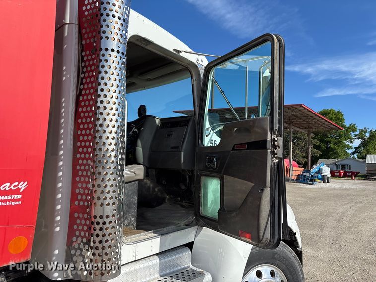 image for item FC4688 2014 Kenworth T370 refuse truck