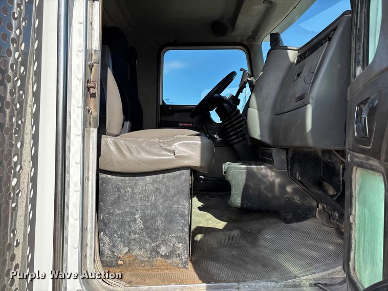 image for item FC4688 2014 Kenworth T370 refuse truck
