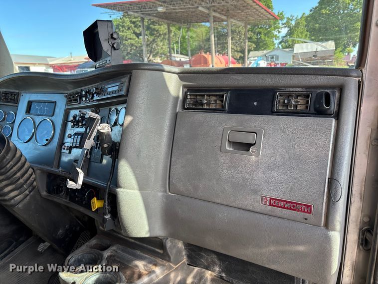 image for item FC4688 2014 Kenworth T370 refuse truck
