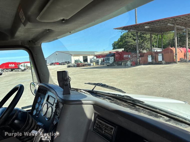 image for item FC4688 2014 Kenworth T370 refuse truck