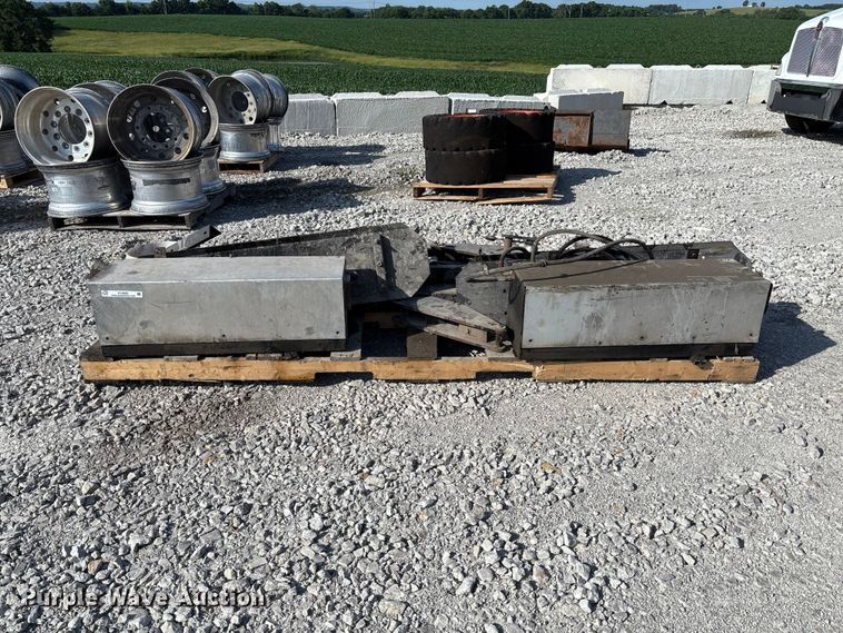 image for item FC4692 Donovan roll tarp hydraulics