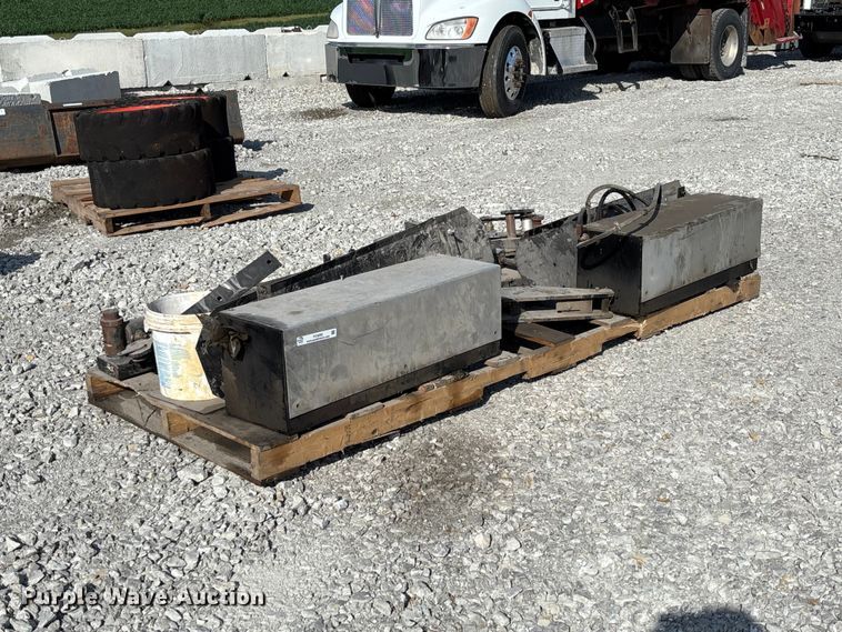 image for item FC4692 Donovan roll tarp hydraulics