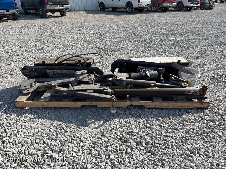 image for item FC4692 Donovan roll tarp hydraulics