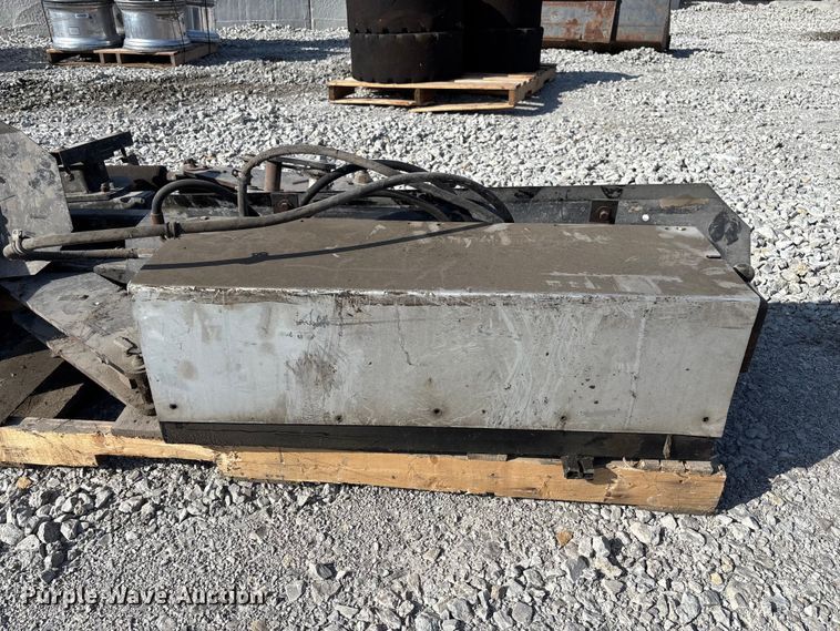 image for item FC4692 Donovan roll tarp hydraulics