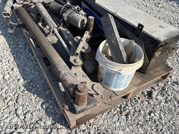 image for item FC4692 Donovan roll tarp hydraulics