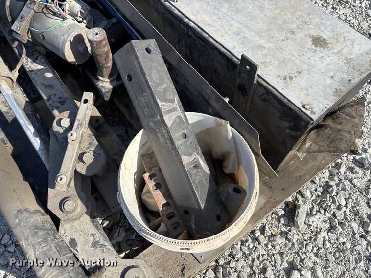 image for item FC4692 Donovan roll tarp hydraulics