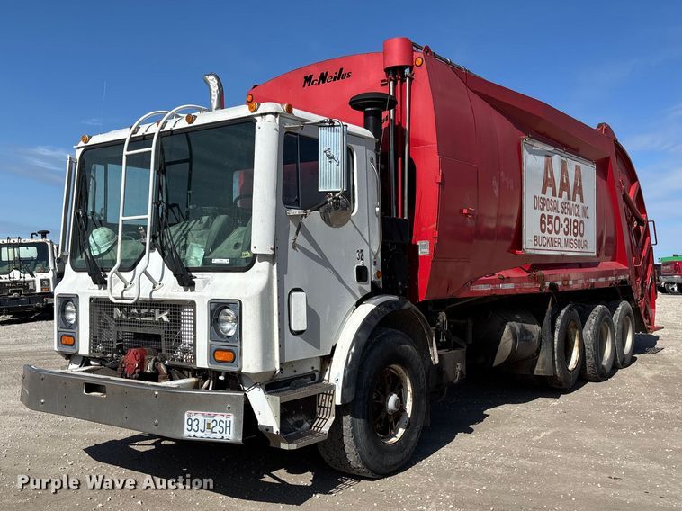 image for item FC4693 1994 Mack MR refuse truck
