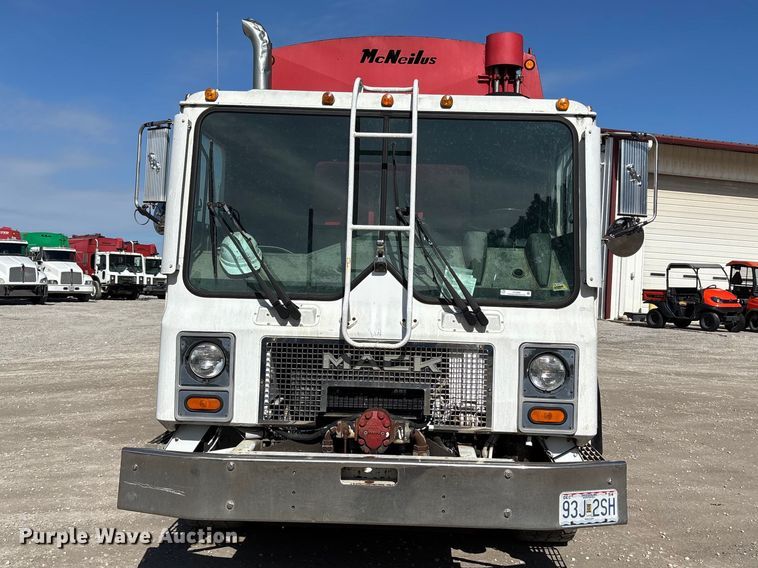 image for item FC4693 1994 Mack MR refuse truck