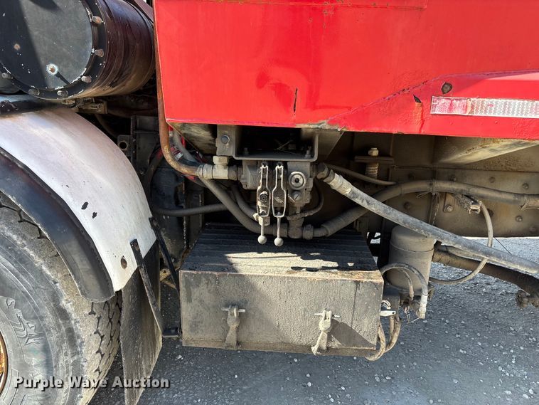 image for item FC4693 1994 Mack MR refuse truck