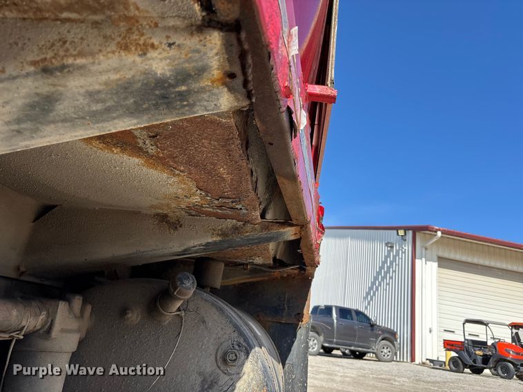 image for item FC4693 1994 Mack MR refuse truck