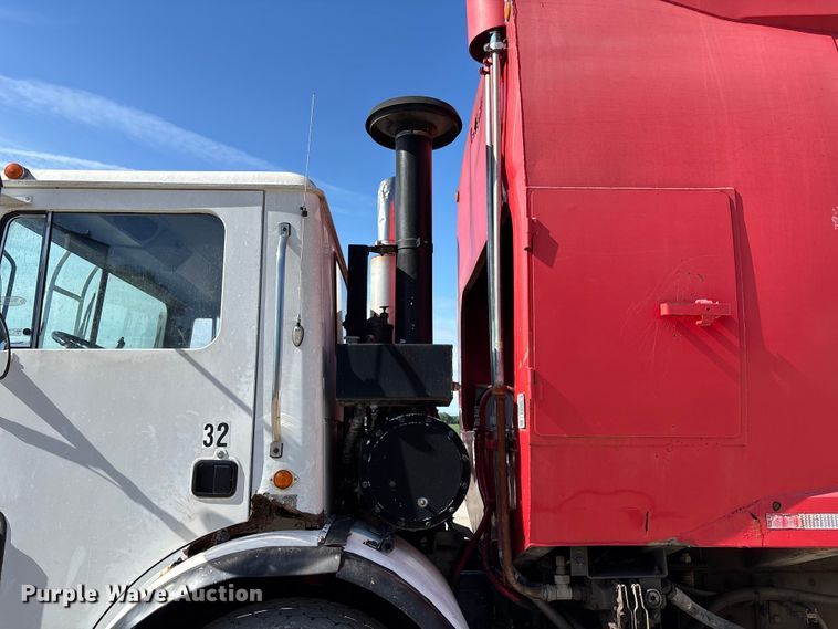 image for item FC4693 1994 Mack MR refuse truck