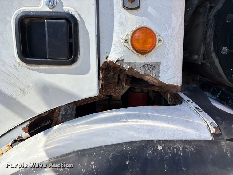 image for item FC4693 1994 Mack MR refuse truck