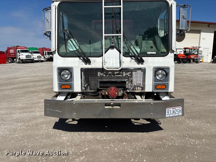 image for item FC4693 1994 Mack MR refuse truck