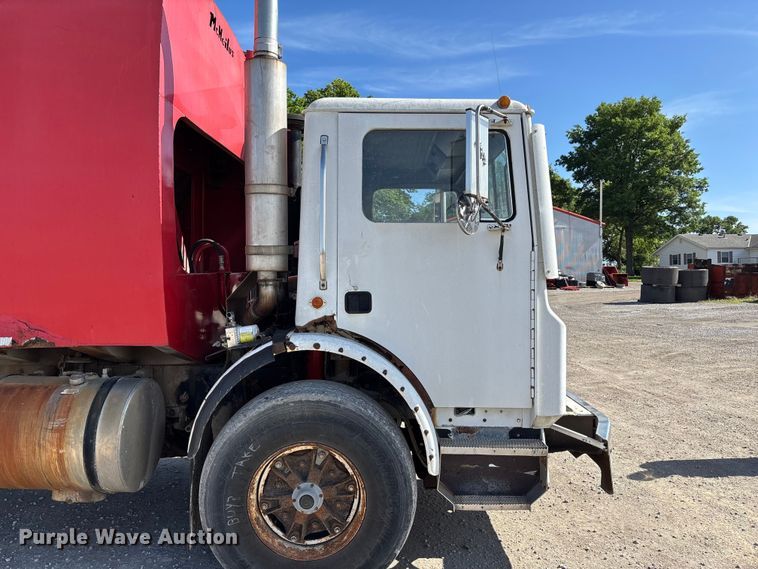 image for item FC4693 1994 Mack MR refuse truck