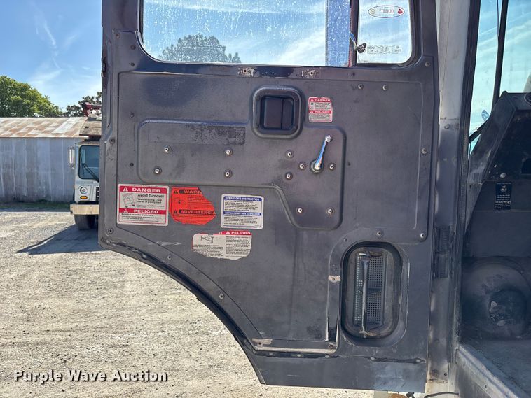 image for item FC4693 1994 Mack MR refuse truck