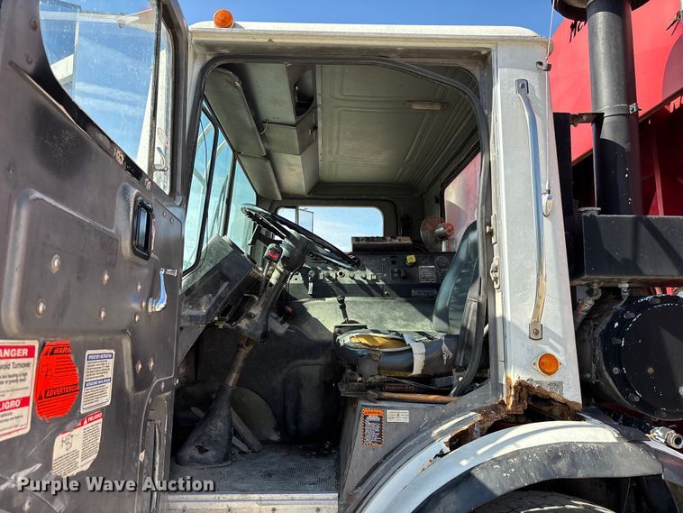 image for item FC4693 1994 Mack MR refuse truck