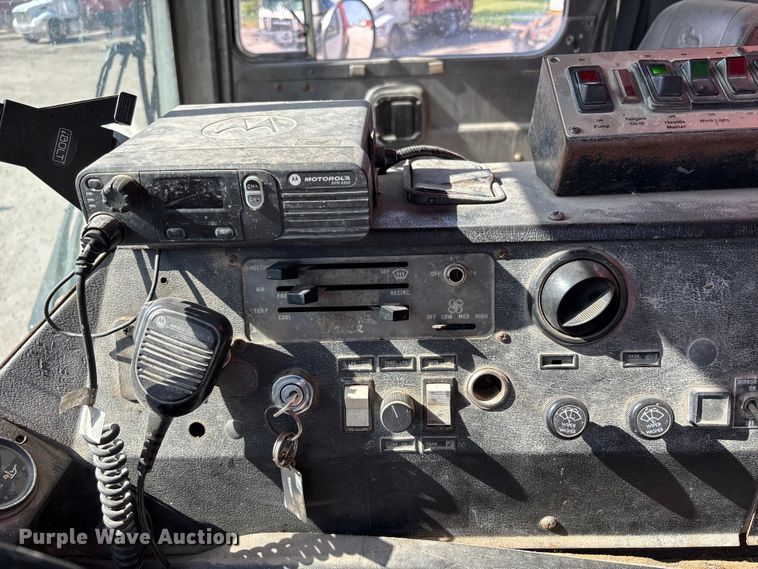 image for item FC4693 1994 Mack MR refuse truck