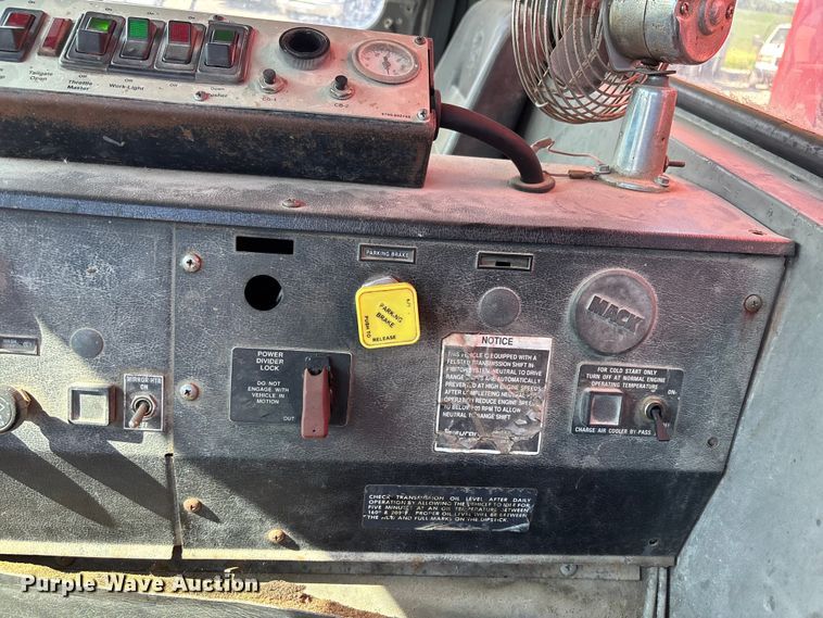 image for item FC4693 1994 Mack MR refuse truck