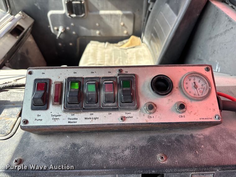 image for item FC4693 1994 Mack MR refuse truck