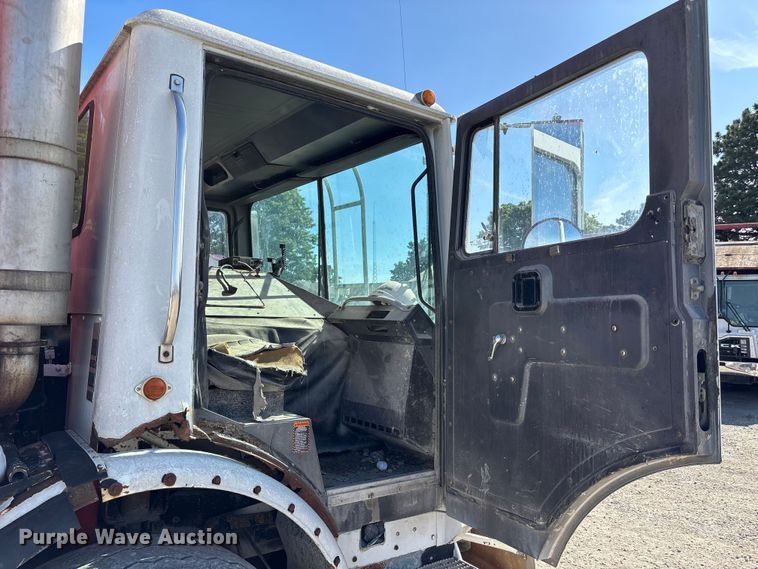image for item FC4693 1994 Mack MR refuse truck