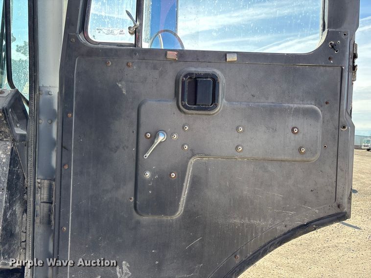 image for item FC4693 1994 Mack MR refuse truck