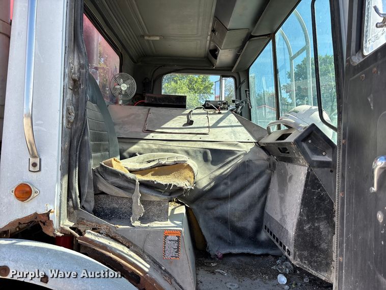 image for item FC4693 1994 Mack MR refuse truck