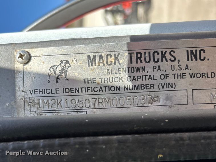 image for item FC4693 1994 Mack MR refuse truck