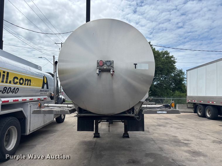 image for item FC4698 1997 Walker Stainless tank trailer