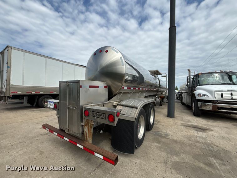image for item FC4698 1997 Walker Stainless tank trailer