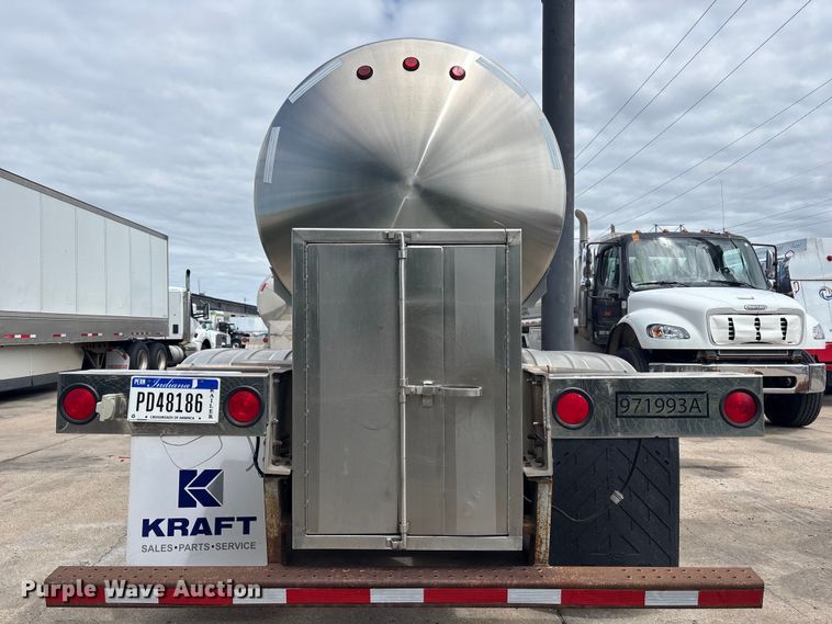 image for item FC4698 1997 Walker Stainless tank trailer